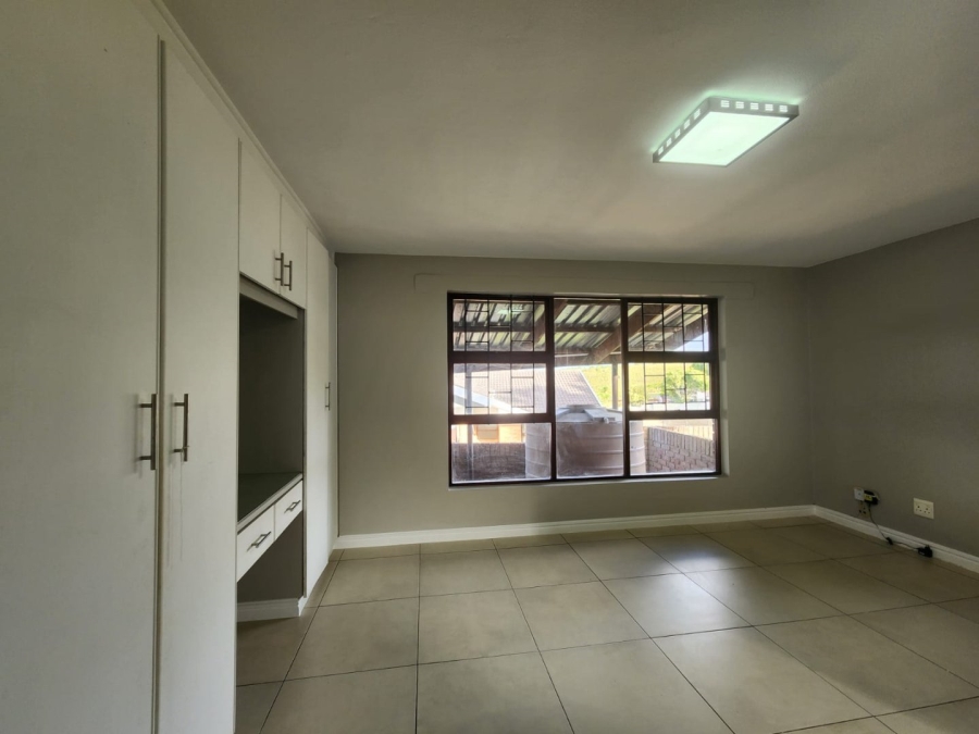 5 Bedroom Property for Sale in Loerie Park Western Cape